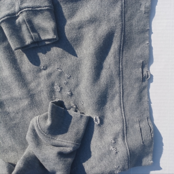 Express Extreme Destressed Crewneck - Picture 6 of 8